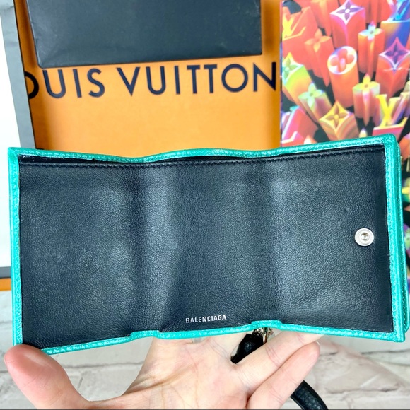 Balenciaga compact Wallet or wristlet in pearlescent green w/ bracelet keychain - Picture 4 of 15